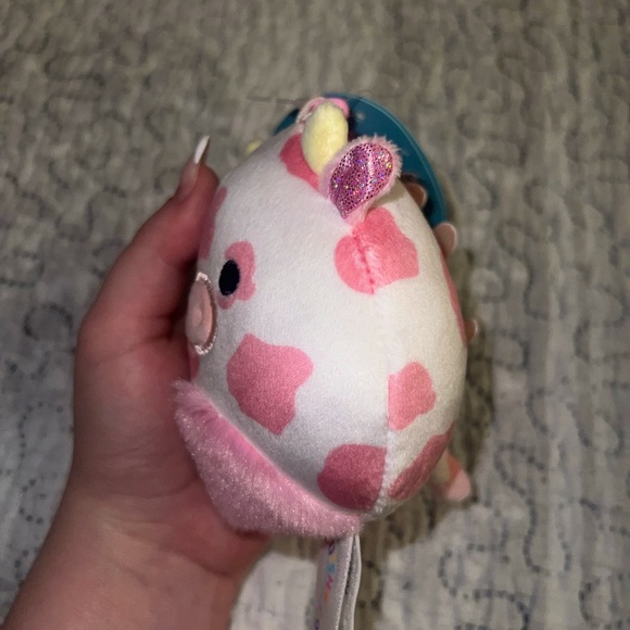 BNWT USA EXCLUSIVE 3.5” Valentine Evangelica Cow Clip Squishmallow - Picture 2 of 5